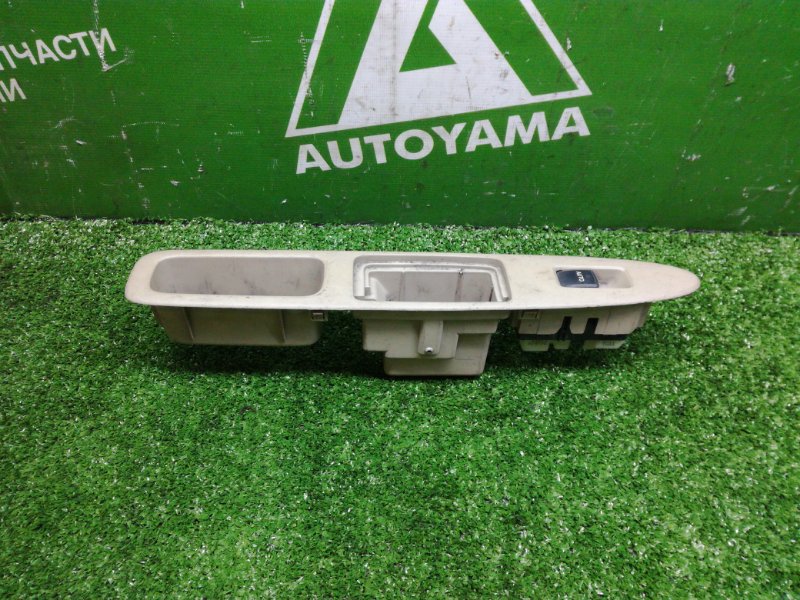 Кнопка стеклоподъемника Toyota Ipsum ACM21 2AZFE задняя правая (б/у)