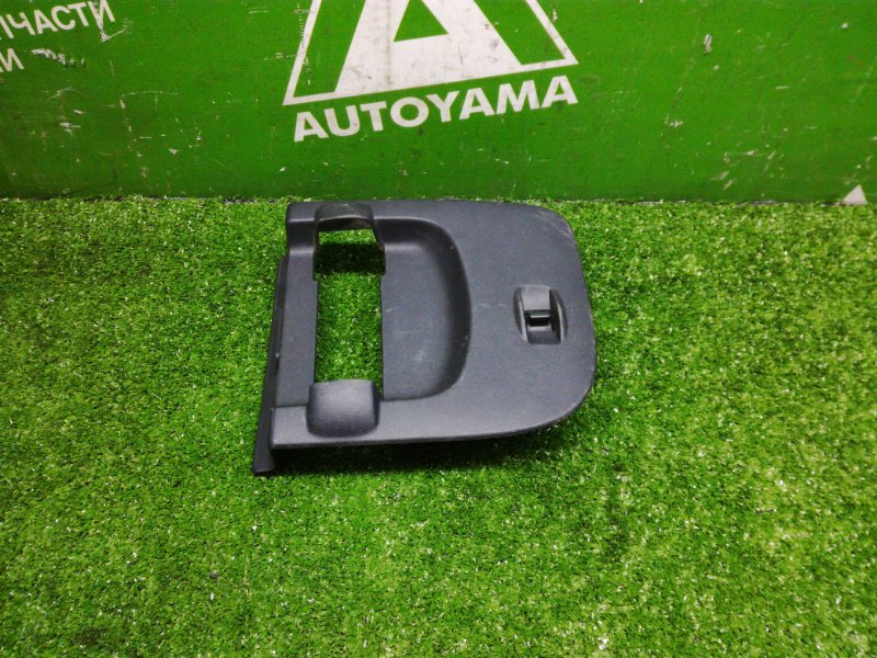 Кнопка стеклоподъемника Nissan Serena C26 MR20DD задняя правая (б/у)