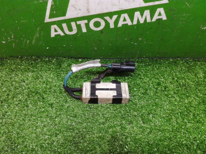 Резистор вентилятора охлаждения Toyota Corolla Spacio NZE120 1NZFE (б/у)