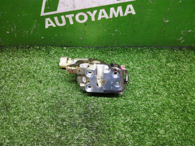 Замок двери Toyota Duet M100A EJVE задний правый (б/у)