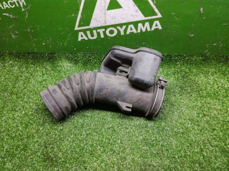 Патрубок воздушного фильтра Toyota Sprinter Marino AE101 4AFE (б/у)
