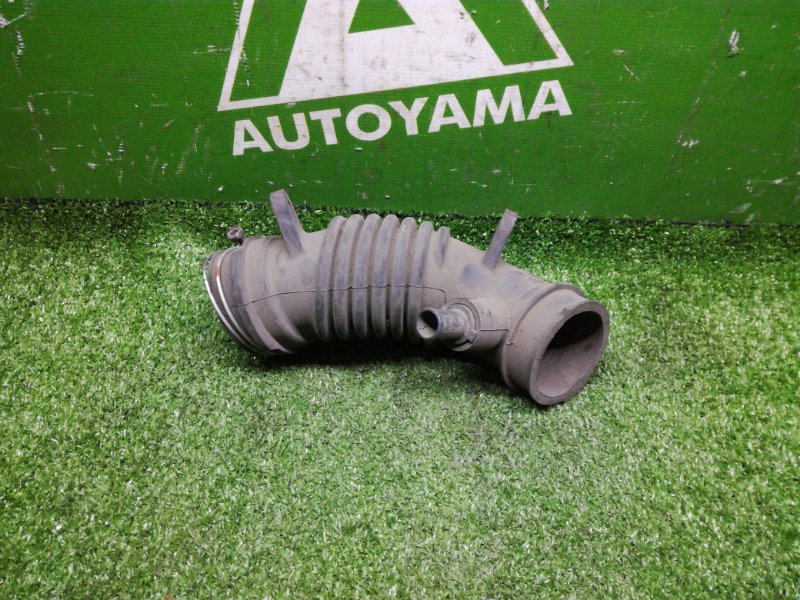 Патрубок воздушного фильтра Toyota Auris NZE151 1NZFE (б/у)