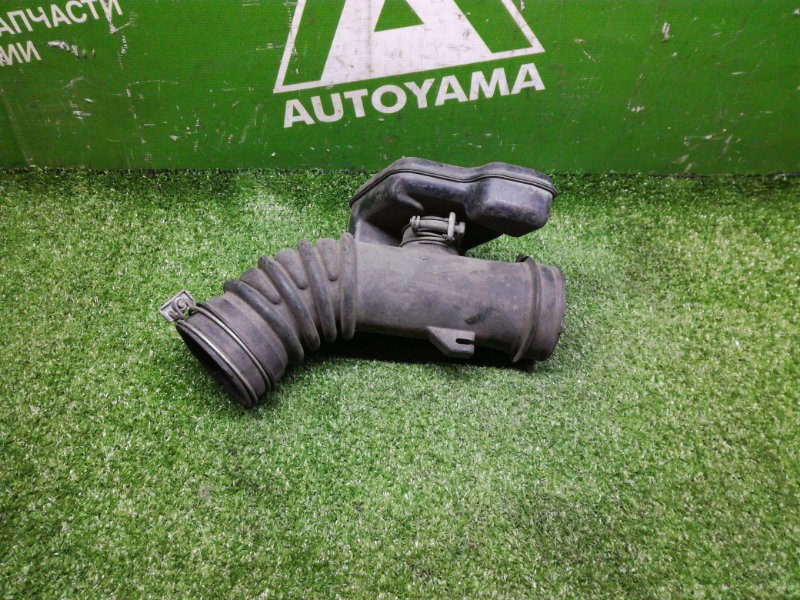 Патрубок воздушного фильтра Toyota Sprinter AE110 5AFE (б/у)