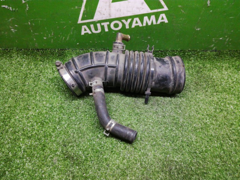 Патрубок воздушного фильтра Nissan Expert W11 SR18DE (б/у)