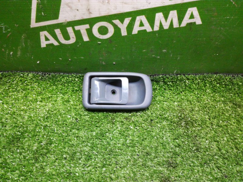 Ручка двери внутренняя Toyota Duet M100A M13A задняя правая (б/у)