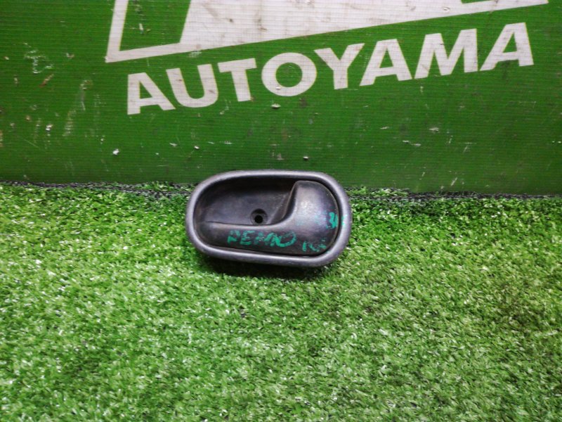 Ручка двери внутренняя Mazda Demio DW3W B3 задняя правая (б/у)