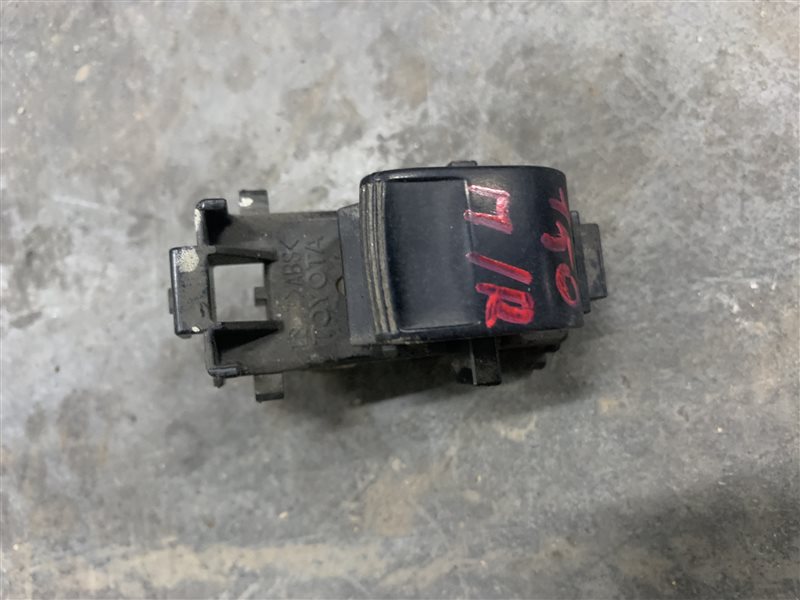Кнопка стеклоподъемника Toyota Corolla E150 E150 1ZR-FE 2008 передняя правая (б/у)