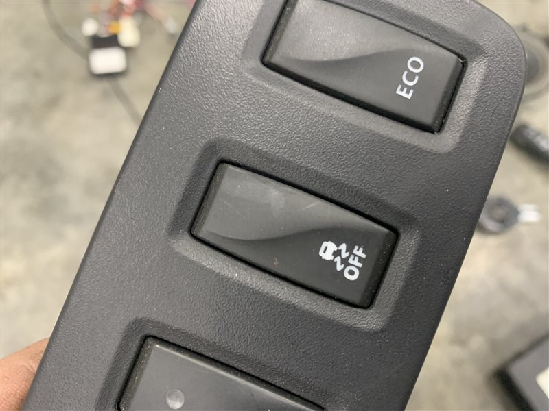 Кнопка Nissan Terrano D10 D10 F4R 2018 (б/у)