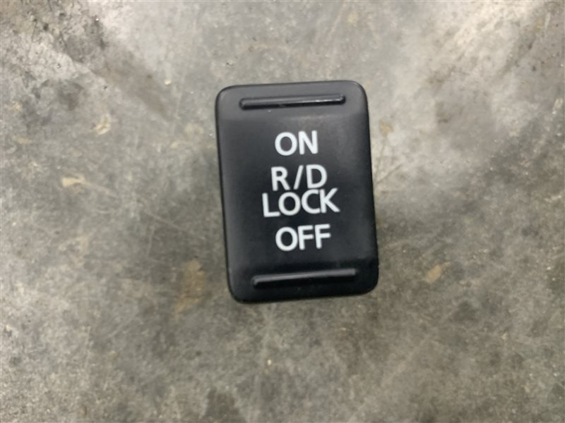 Кнопка lock Mitsubishi L200 Kk/Kl KK/KL 4N15 2018 (б/у)