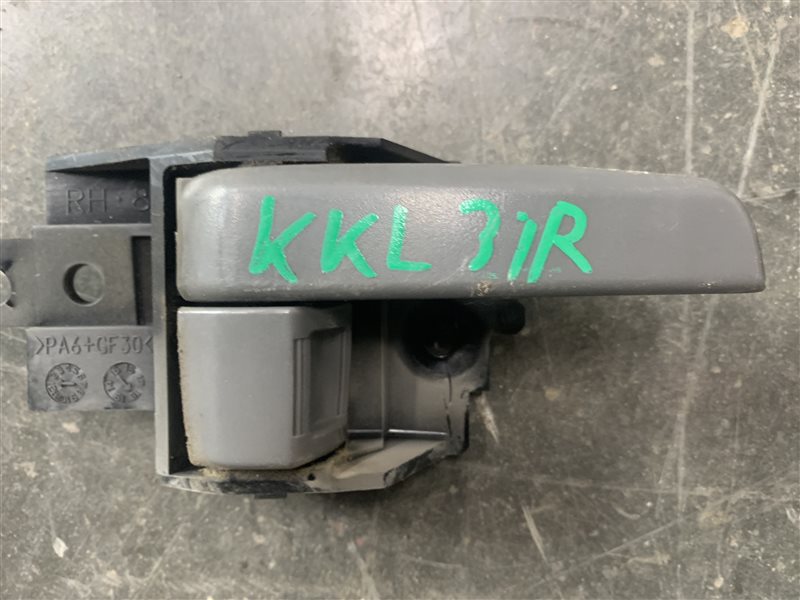 Ручка двери внутренняя Mitsubishi L200 Kl1T KL1T 4N15 2018 задняя правая (б/у)
