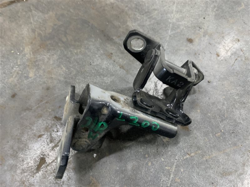 Петля двери Mitsubishi L200 Kb4T KB4T 4D56U 2012 (б/у)