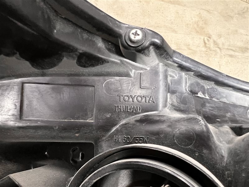 Фара Toyota Hilux Pick Up 2015-2020 GUN125L 2GD-FTV 2015 передняя левая (б/у)