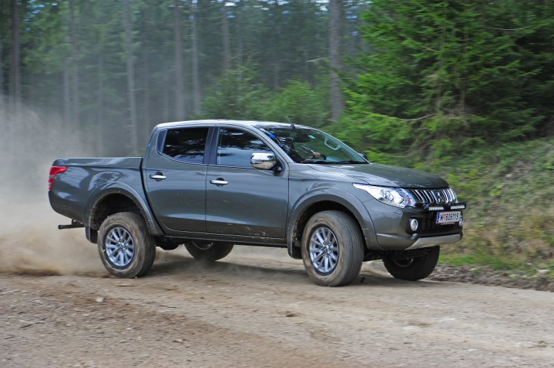 Бампер Mitsubishi L200 Kl1T KL1T 4N15 2018 передний (б/у)