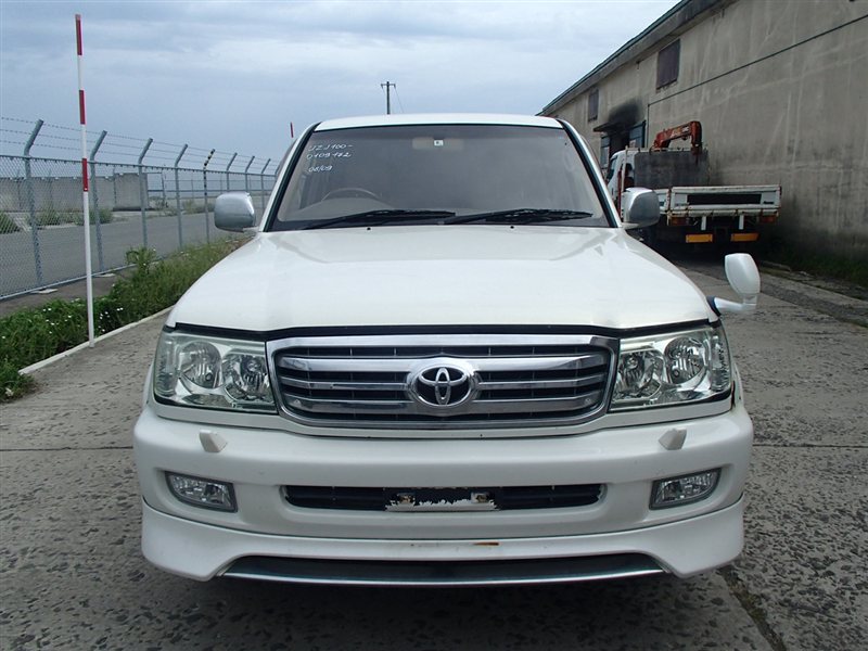 Автомобиль Toyota Land Cruiser 100 UZJ100 2UZ-FE 2002 года в разбор