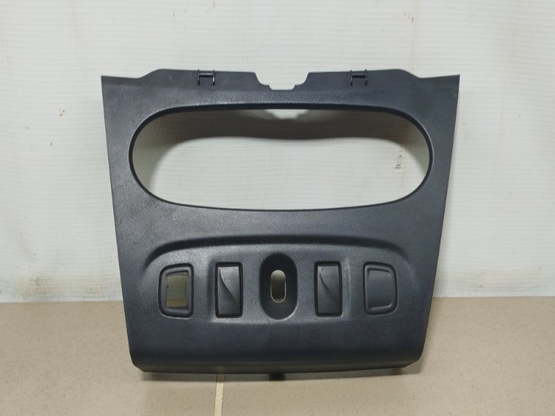 Накладка в салоне 275009384R