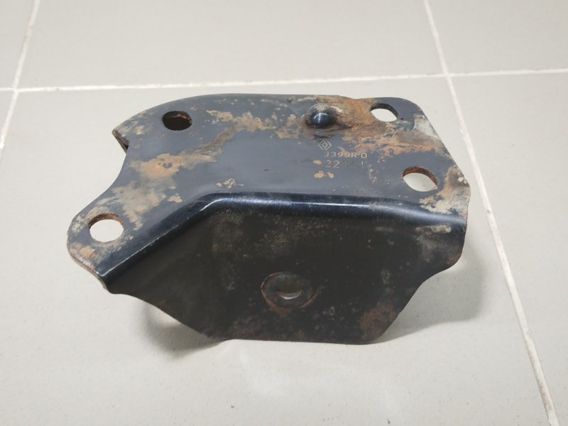 Кронштейн задней балки 6001547890