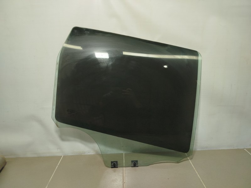 Стекло двери 823003687R