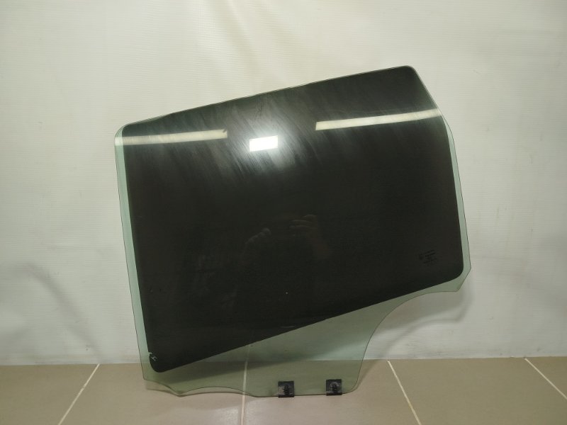Стекло двери 823015327R