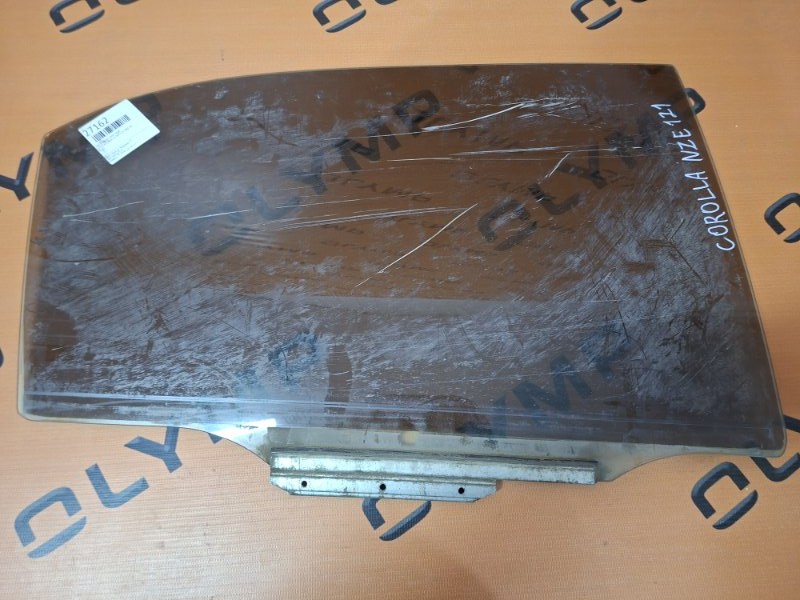 Стекло двери заднее правое TOYOTA COROLLA NZE121 1NZ-FE 68113-12690 контрактная