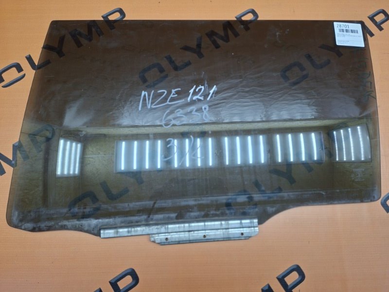 Стекло двери заднее левое TOYOTA COROLLA FIELDER NZE121 1NZ-FE 6811412690 контрактная