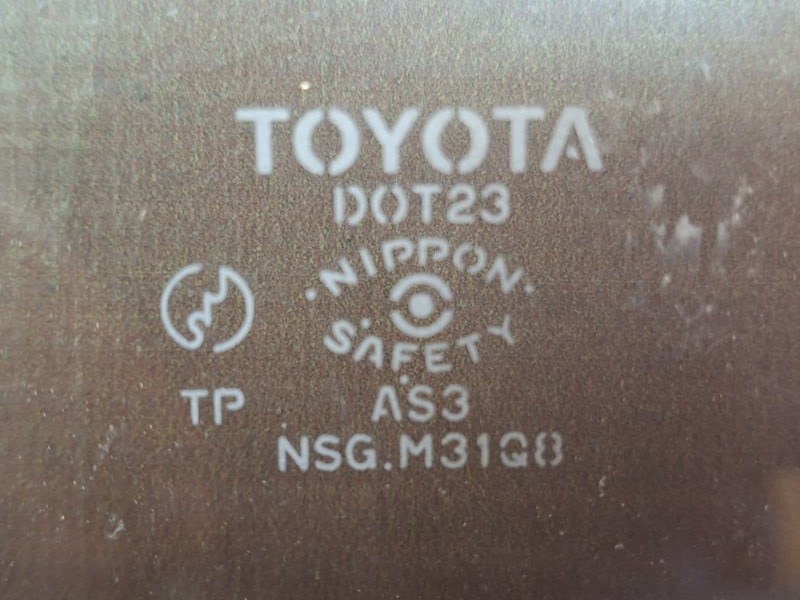 Стекло двери заднее левое TOYOTA COROLLA FIELDER NZE121 1NZ-FE