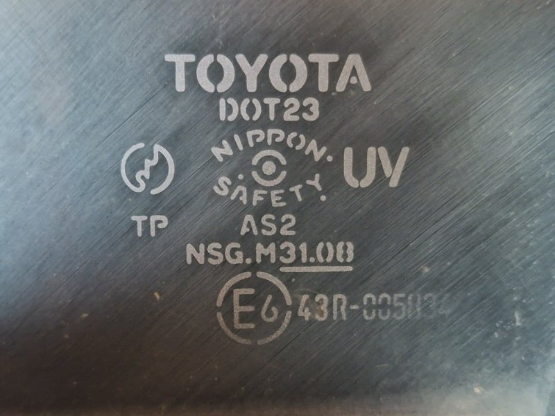 Стекло двери заднее левое TOYOTA COROLLA NZE121 1NZ-FE Стекло двери заднее левое TOYOTA COROLLA NZE121 1NZ-FE
