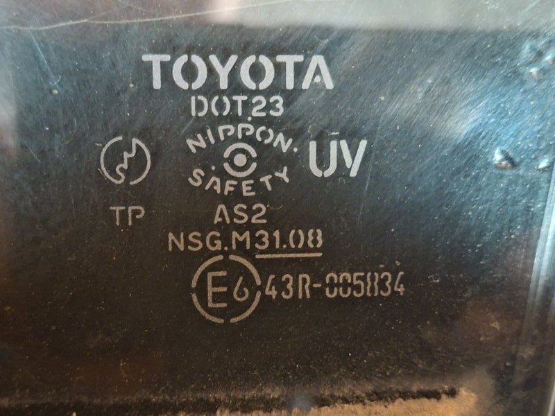 Стекло двери заднее левое TOYOTA COROLLA NZE121 1NZ-FE