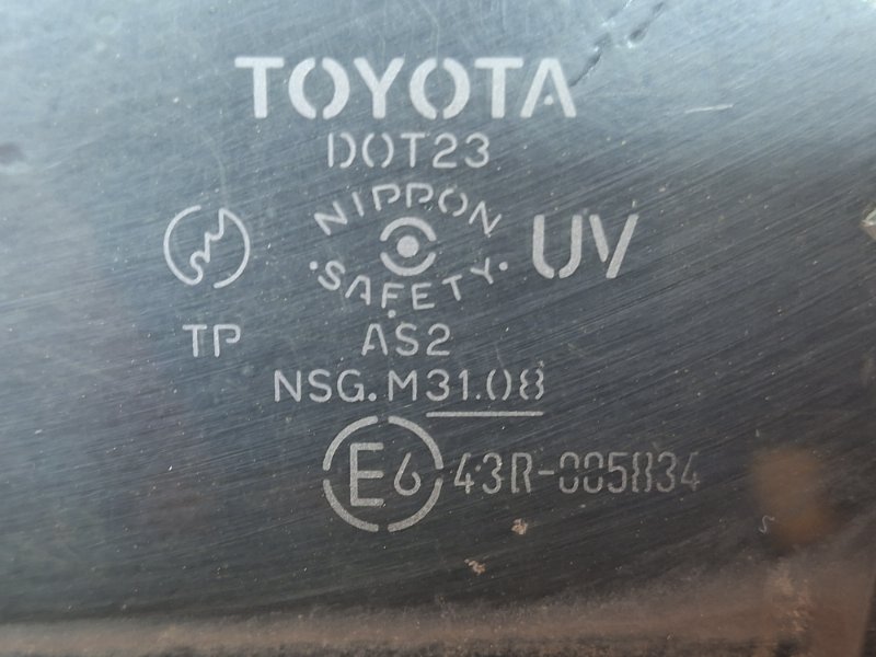 Стекло двери заднее левое TOYOTA COROLLA FIELDER NZE121 1NZ-FE