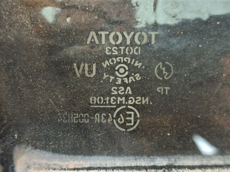 Стекло двери заднее правое TOYOTA COROLLA NZE124 1NZ-FE