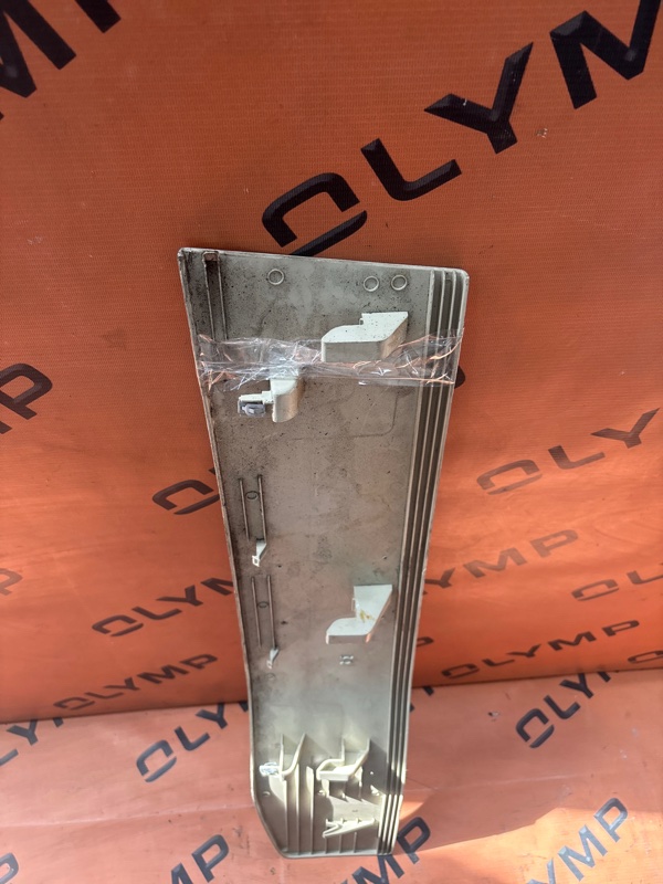 Накладка декоративная VOLVO FH13 FH13 D13B 440 HP Накладка декоративная VOLVO FH13 FH13 D13B 440 HP