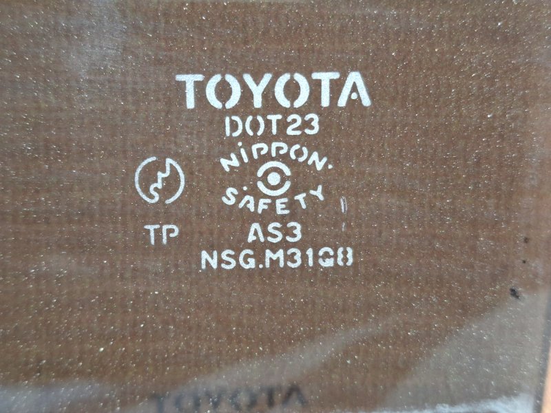 Стекло двери заднее левое TOYOTA COROLLA FIELDER ZZE122 1ZZ-FE