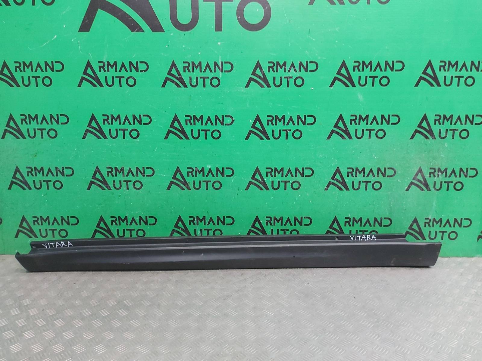 Запчасть накладка порога правая Suzuki Vitara 2014-нв 2 7723054P005PK Б/У Накладка порога правая Suzuki Vitara 2014-нв 2 7723054P005PK Б/У