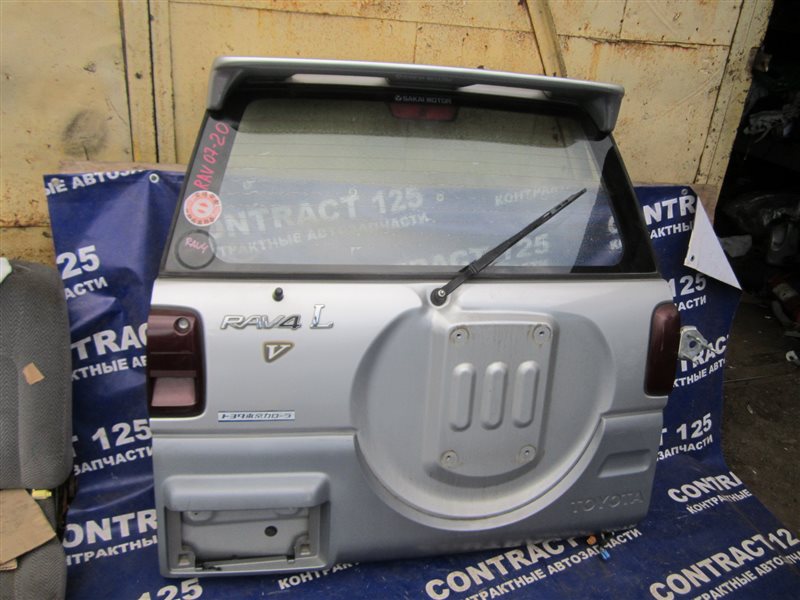 дверь задка рав 4. Toyota rav4 задняя дверь сверху. Toyota rav 4 2003 запаска. дверь багажника toyota rav 4 2008. Rav 4 3 поколение дверь багажника.