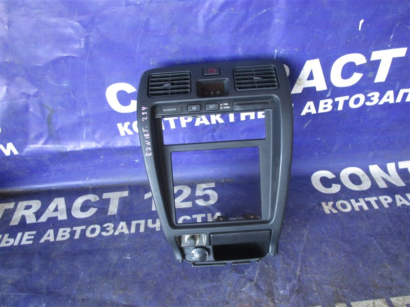 Рамка магнитофона Toyota Hilux Surf RZN185W 3RZFE 2001 (б/у)