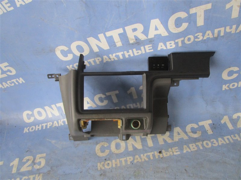 Рамка магнитофона TOYOTA HILUX SURF LN130W 2L-TE 1993 (б/у)
