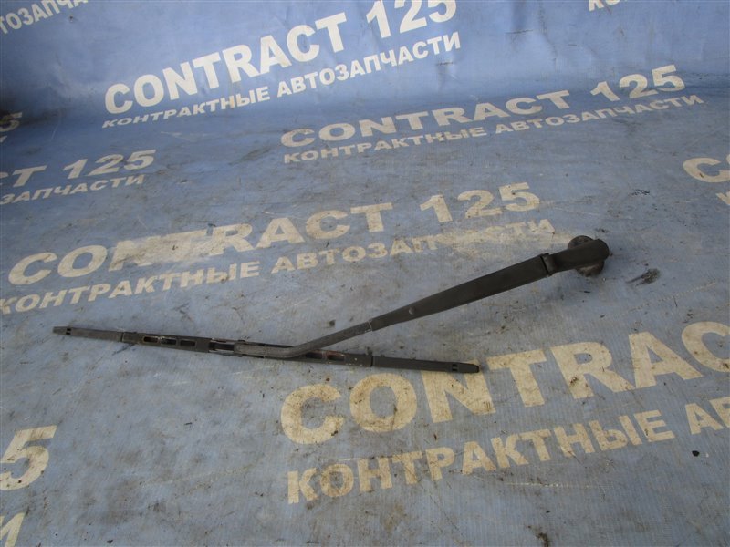 Держатель дворника 5-й двери MITSUBISHI Delica PD8W 4M40 2000 (б/у)