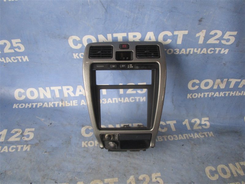 Рамка магнитофона TOYOTA HILUX SURF RZN180W 3RZFE 2001 (б/у)
