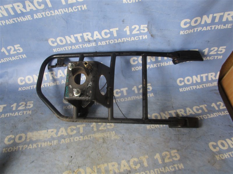 Держатель запаски TOYOTA Land Cruiser UZJ100 2UZFE 2001 (б/у)