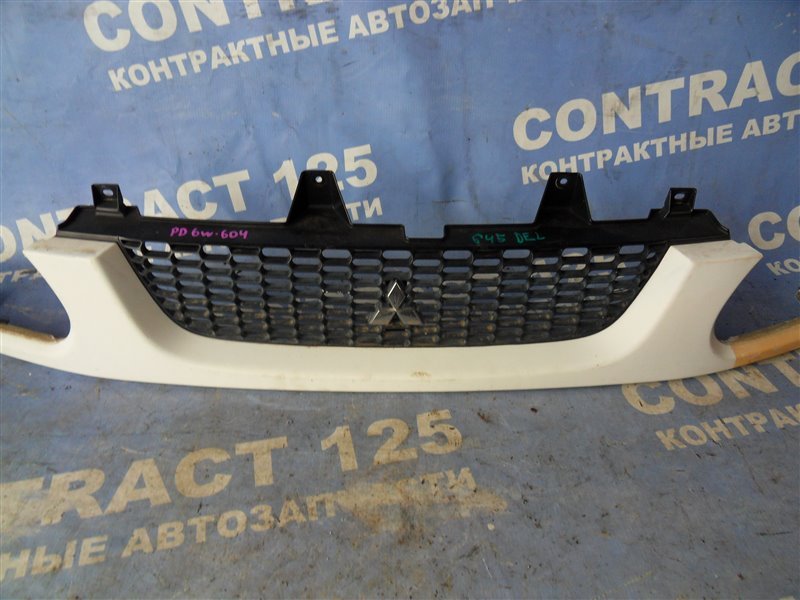 Решетка радиатора MITSUBISHI Delica PD6W 6G72 2004 (б/у)