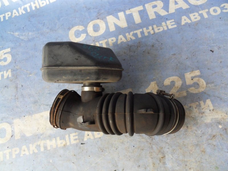 Патрубок воздушн.фильтра TOYOTA HILUX SURF RZN180W 3RZFE 2001 (б/у)