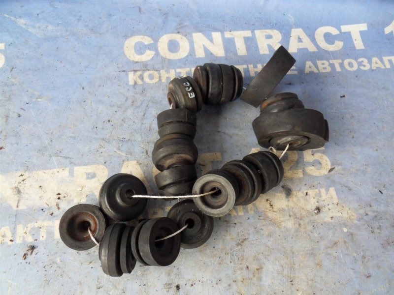 Подушка кузова SUZUKI ESCUDO TD52W J20A 2000 (б/у)