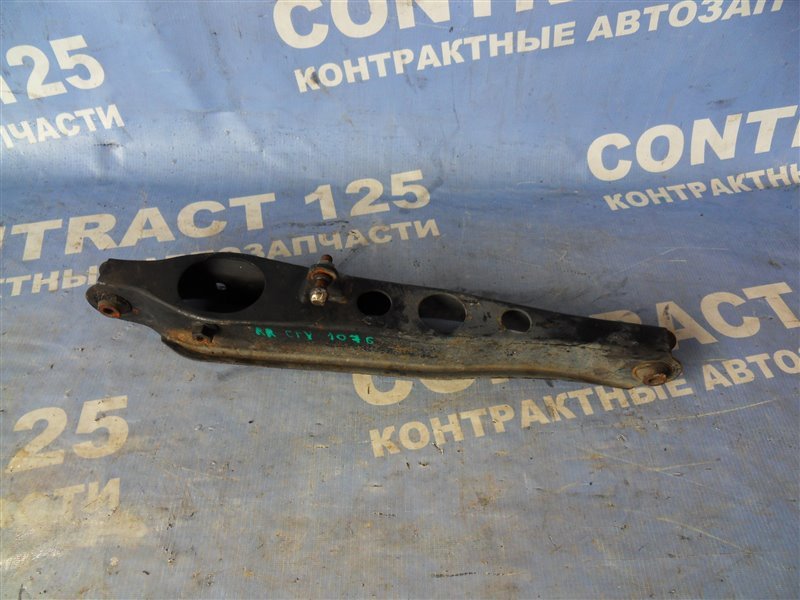 Рычаг поперечный HONDA CRV RD1 B20B 1996 задний правый (б/у)