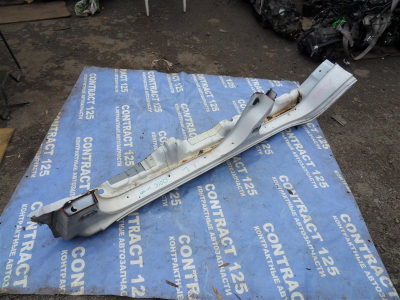 Порог кузова TOYOTA Land Cruiser UZJ100 2UZFE 2001 левый (б/у)