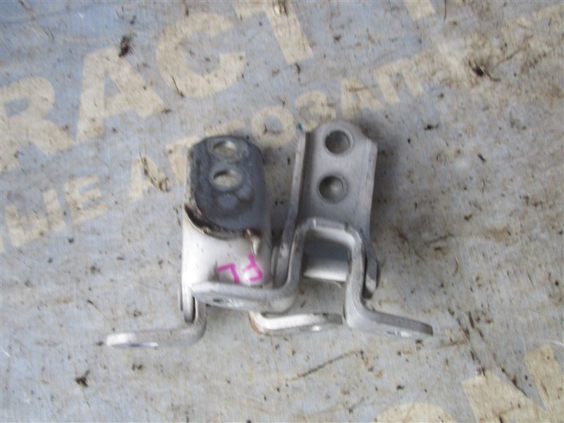 Петля дверная TOYOTA Land Cruiser UZJ100 2UZFE 2001 передняя левая (б/у)
