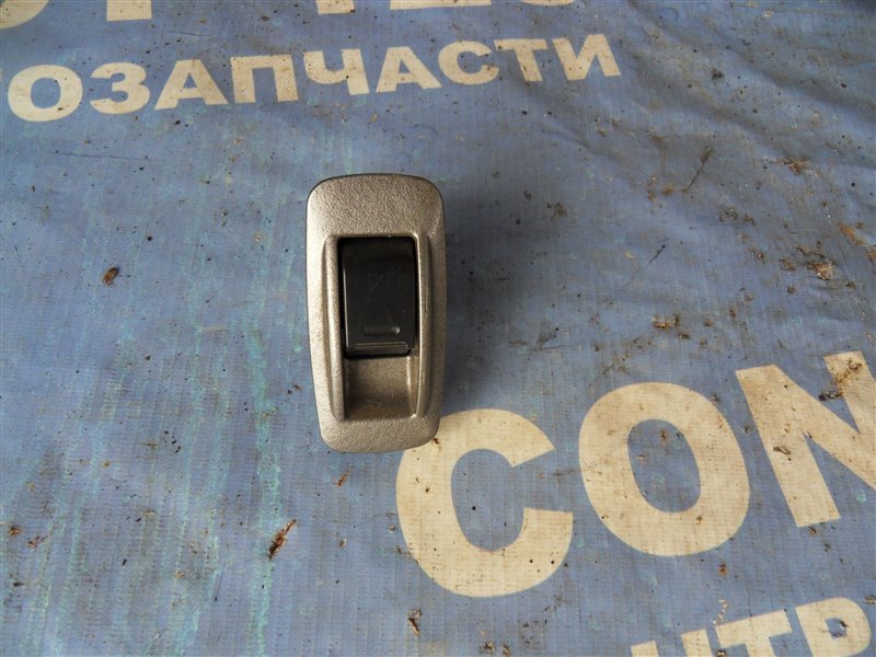 Кнопка стеклоподъемника TOYOTA HILUX SURF RZN180W 3RZFE 2001 (б/у)