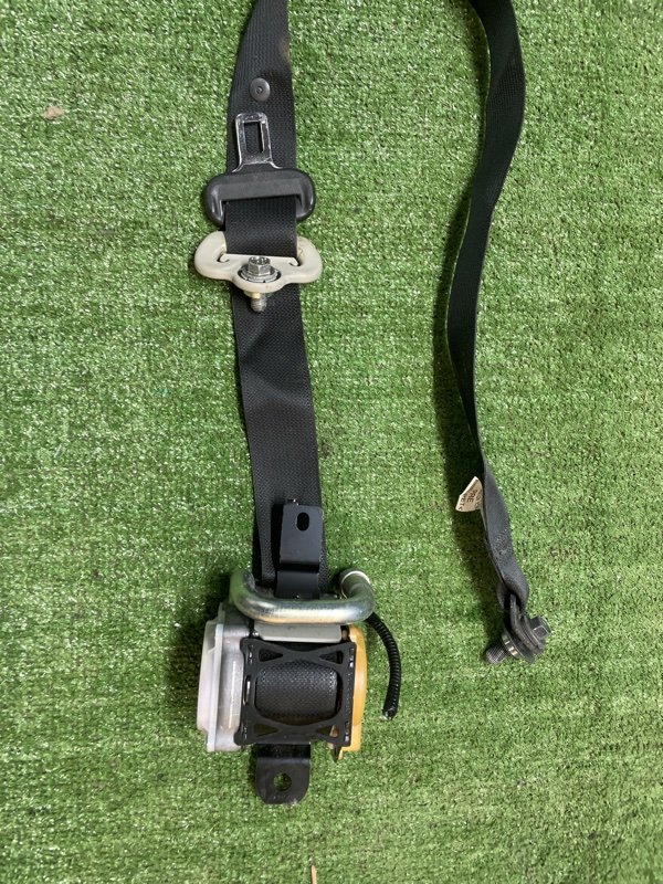 Ремень безопасности HONDA Vezel RU4 LEB 2013 передний правый (б/у)