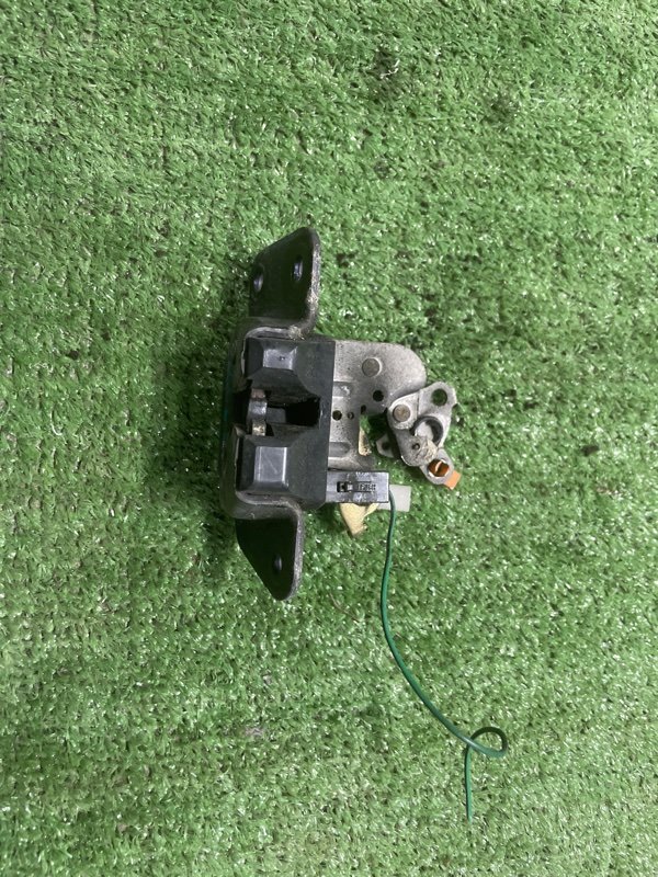 Замок 5-й двери MITSUBISHI Delica PD6W 6G72 2004 (б/у)