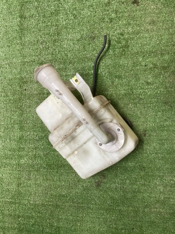 Бачок стеклоомывателя MITSUBISHI Delica PE8W 4M40 2000 (б/у)