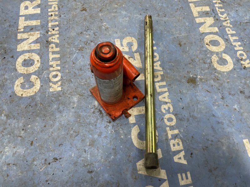 Поддомкратник MITSUBISHI Delica PE8W 4M40 2000 (б/у)