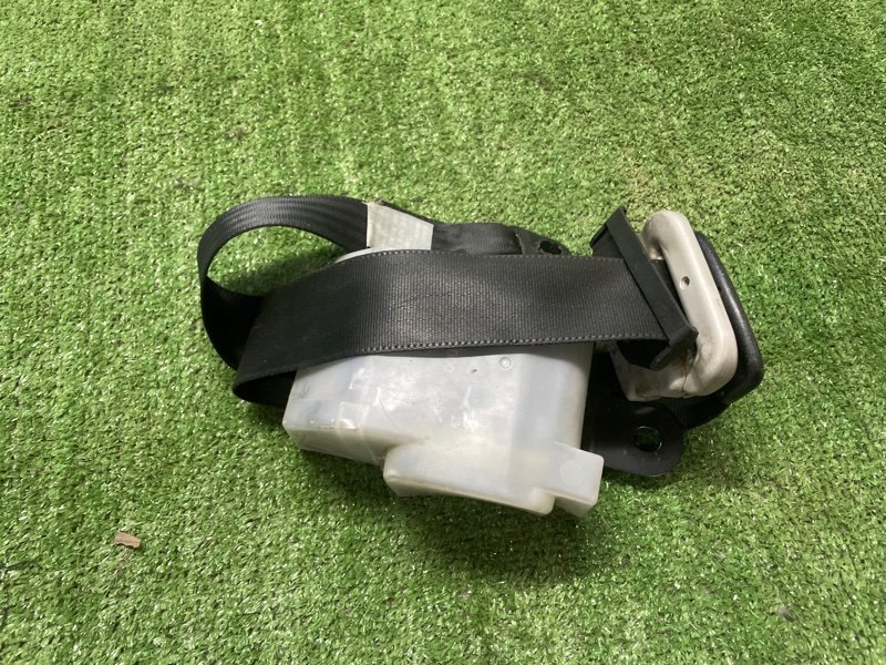 Ремень безопасности MITSUBISHI Delica PE8W 4M40 2000 передний правый (б/у)